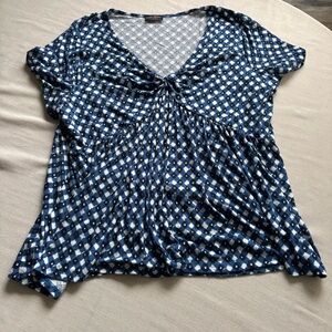 Lane Bryant Blue White Geo Twist Chest Babydoll Swing Top Plus 26/28